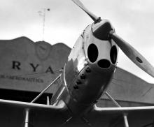 Die Ryan ST, mit der er Experimente durchführte, fotografiert von L. Ron Hubbard für den Sportsman Pilot.